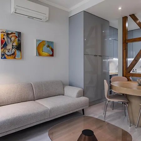 Apartment Principe Real Charm By Lovelystay