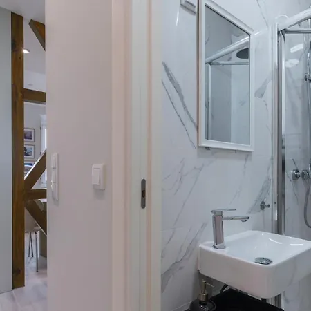 Apartment Principe Real Charm By Lovelystay *